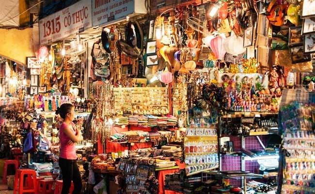 market ben thanh saigon stalls